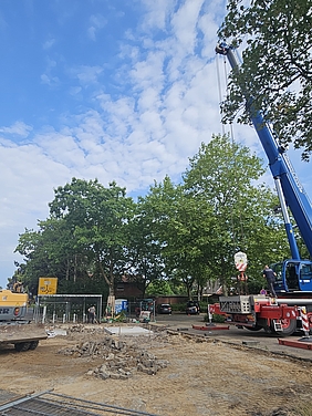 Das Fundament der WC-Anlage war bereits vorbereitet.