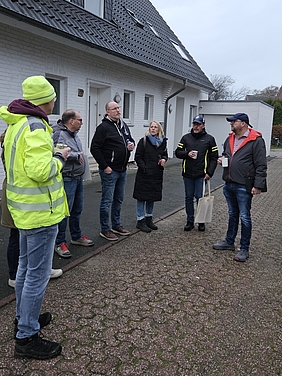 Sanierungsspaziergang in Oeding: Austausch unter Hauseigentümer*innen