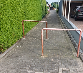 Beispiele entfernter Umlaufsperren bzw. Poller: Böwingring