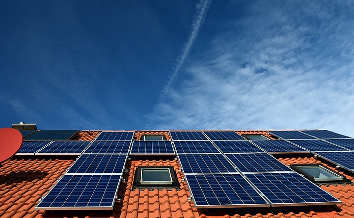 Strom aus Photovoltaik ist seit einigen Jahren eine wichtige Säule im Energiemix und für die Realisierung der Energiewende. Strom aus Photovoltaik ist seit einigen Jahren eine wichtige Säule im Energiemix und für die Realisierung der Energiewende.