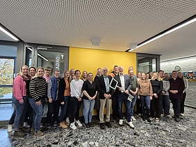 Bürgermeister Werner Stödtke übergab heute symblisch den Schlüssel für das Rathaus an seinen Nachfolger Markus Lask.