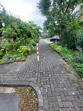 Beispiele entfernter Umlaufsperren bzw. Poller: Kantstraße-Wagnerstraße