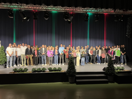 Alle Preisträgerinnen und Preisträger der Ehrenamtsgala 2025.