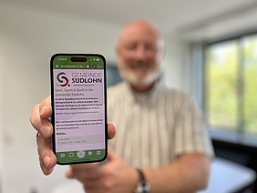 Um einen Artikel zu entnehmen, wird die kostenlose App „Chayns” benötigt.